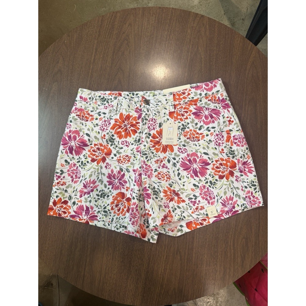St. John's Bay Shorts Womens 14 White Floral Mid Rise Easy Fit Thru Hip & Thigh